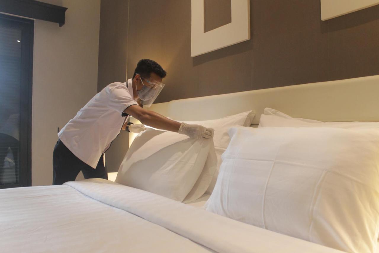 Luminor Hotel Jember By Wh Экстерьер фото
