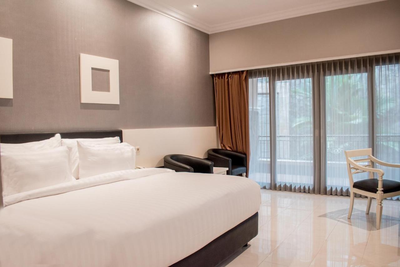 Luminor Hotel Jember By Wh Экстерьер фото