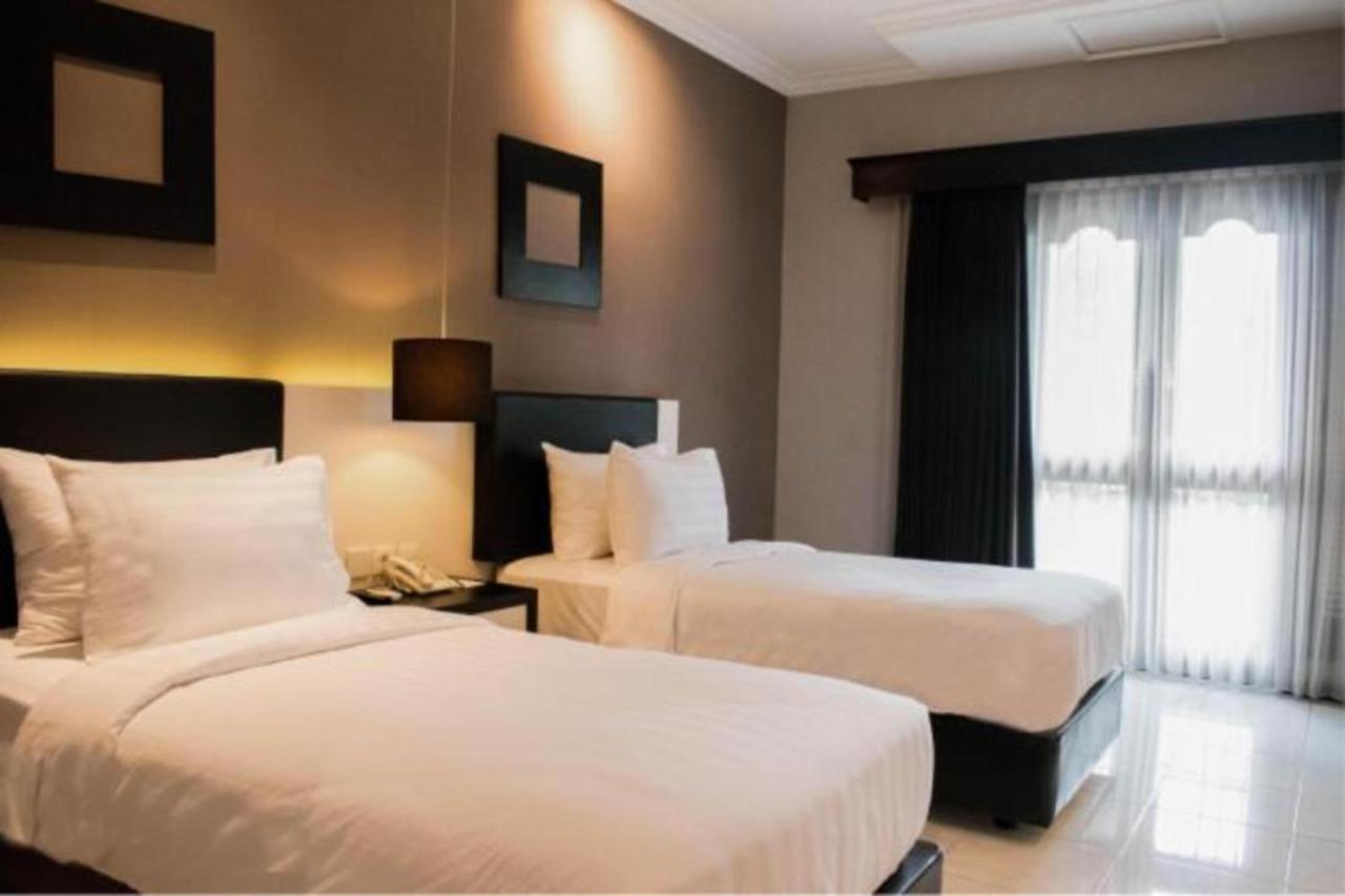 Luminor Hotel Jember By Wh Экстерьер фото