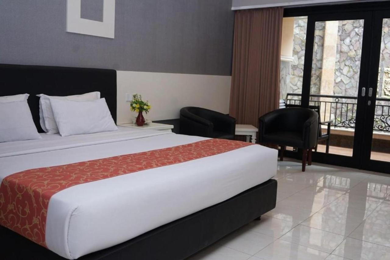 Luminor Hotel Jember By Wh Экстерьер фото
