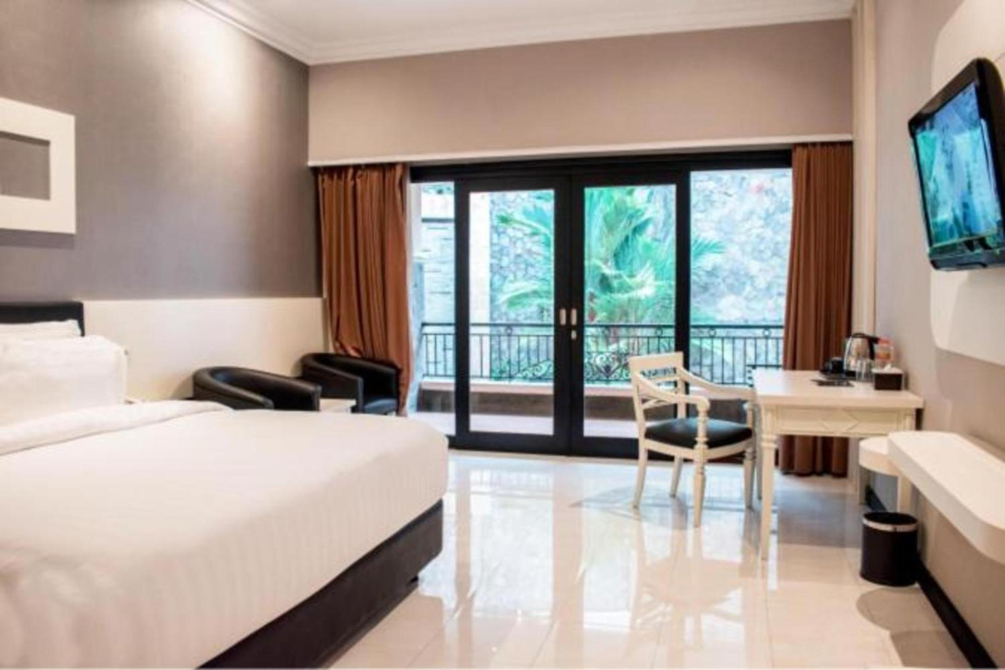 Luminor Hotel Jember By Wh Экстерьер фото