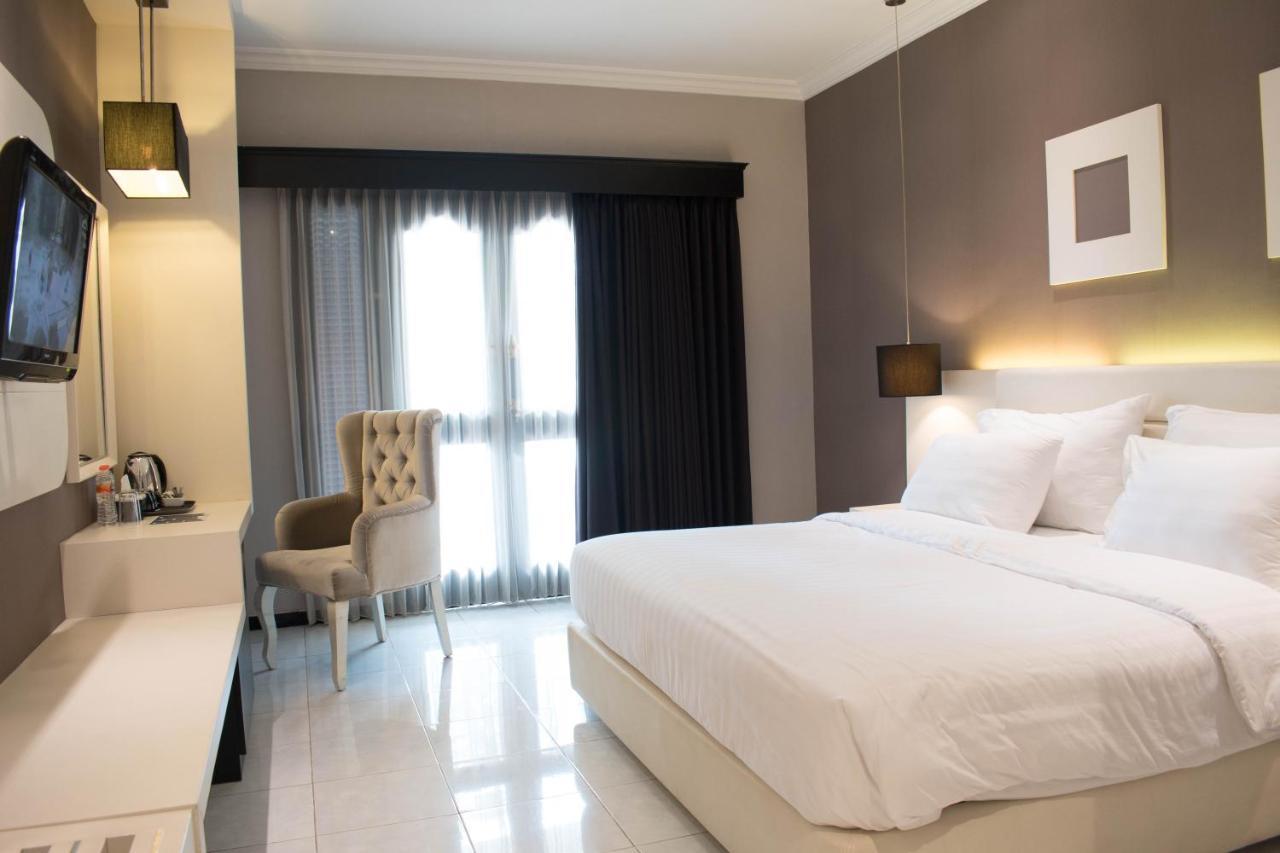 Luminor Hotel Jember By Wh Экстерьер фото