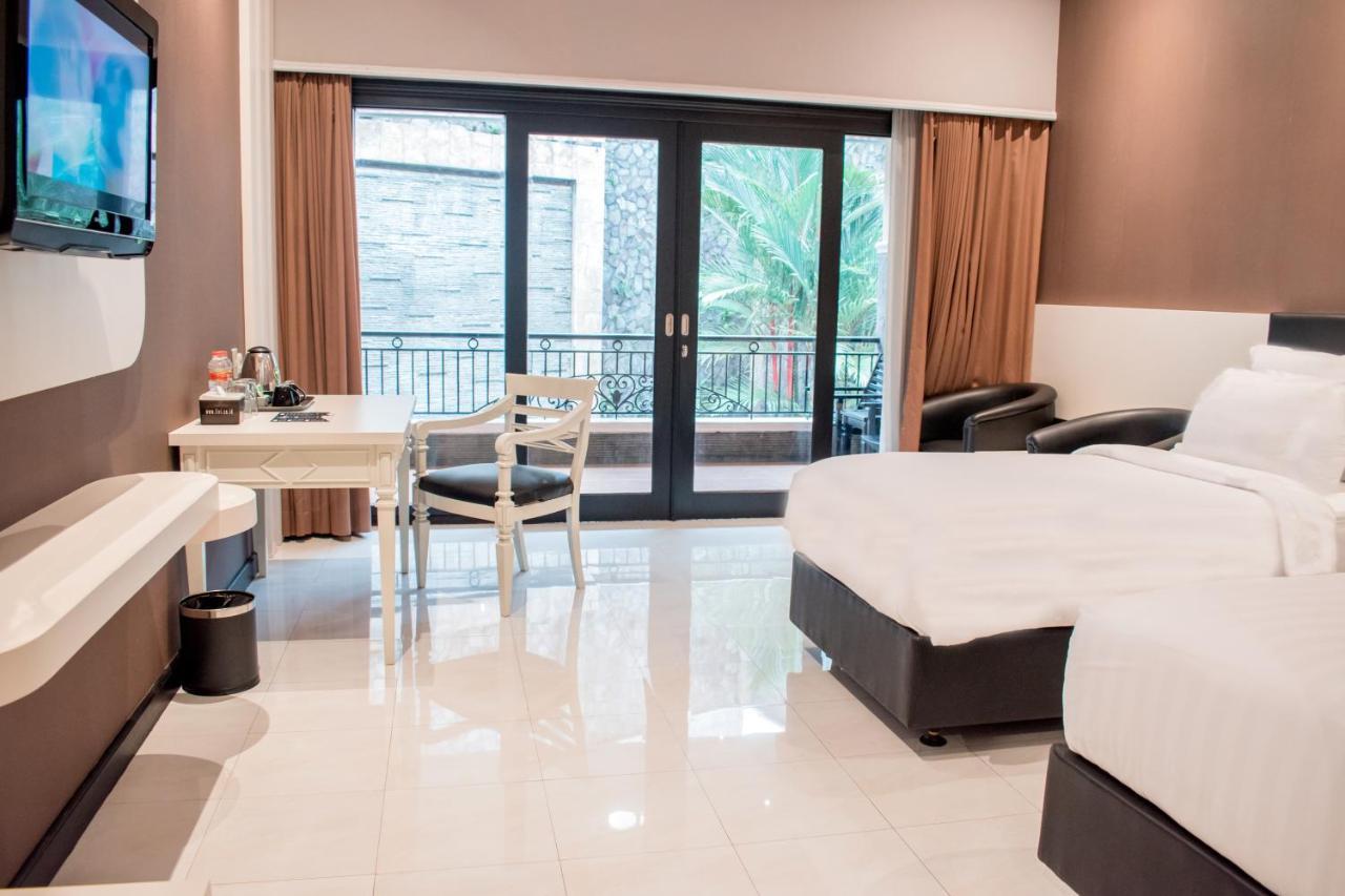 Luminor Hotel Jember By Wh Экстерьер фото