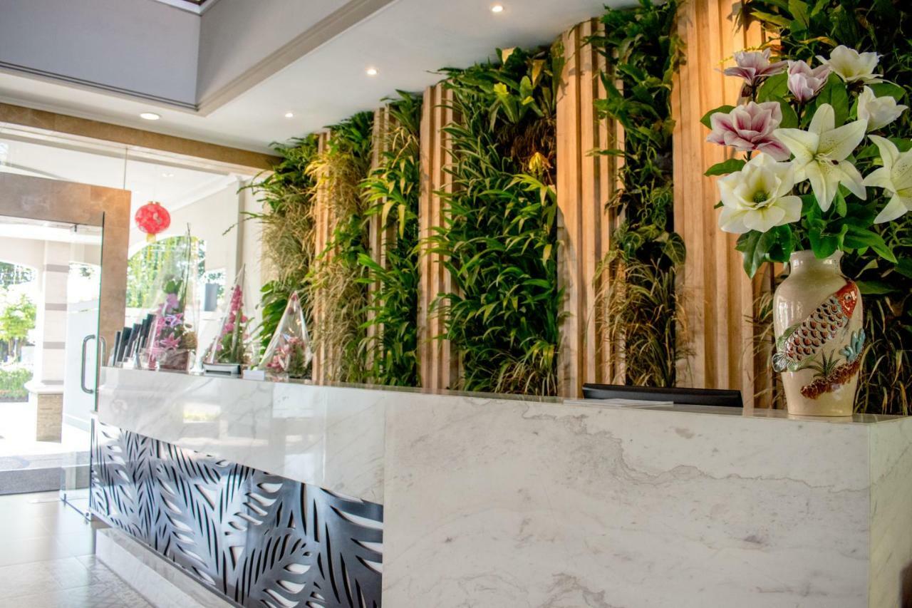 Luminor Hotel Jember By Wh Экстерьер фото