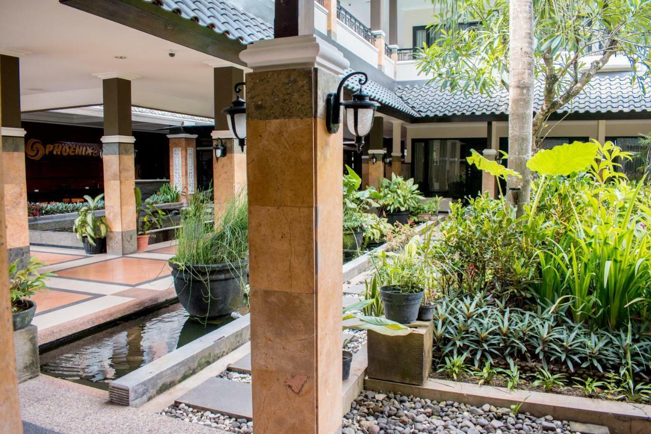 Luminor Hotel Jember By Wh Экстерьер фото